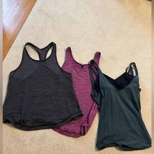 Lululemon tanks size 4